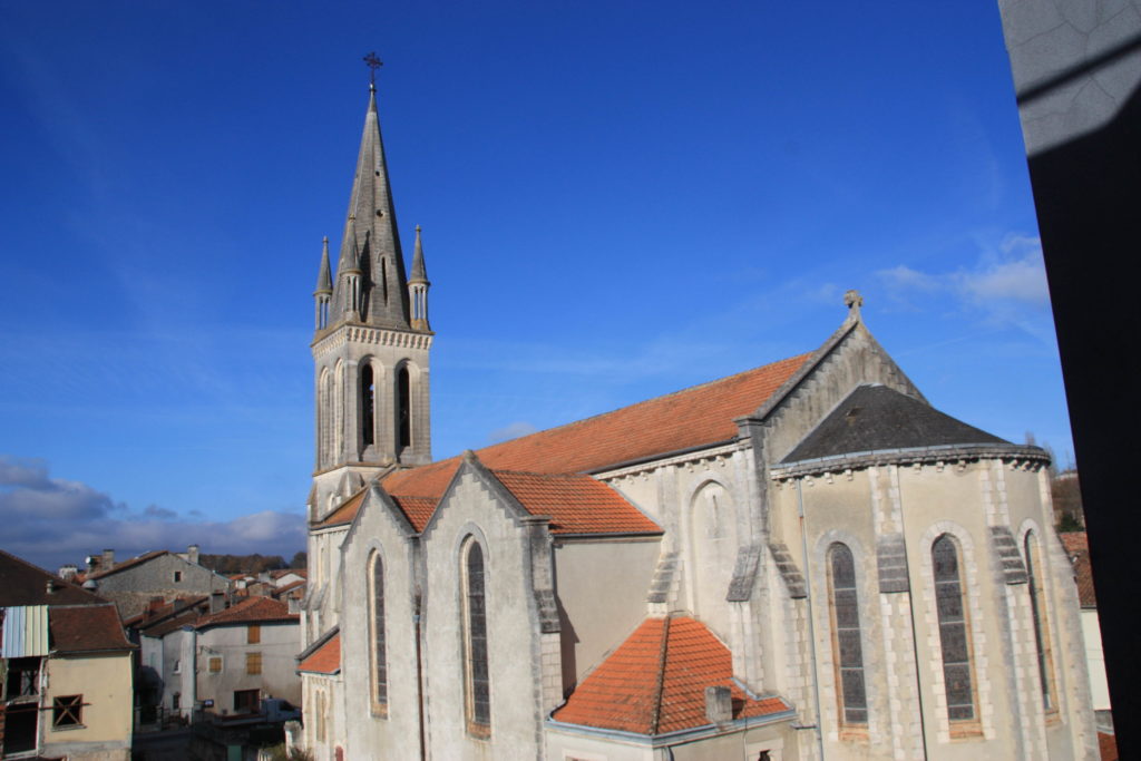 Eglise de Nontron entière